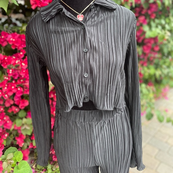 Miranda Set - Picture 2 of 3